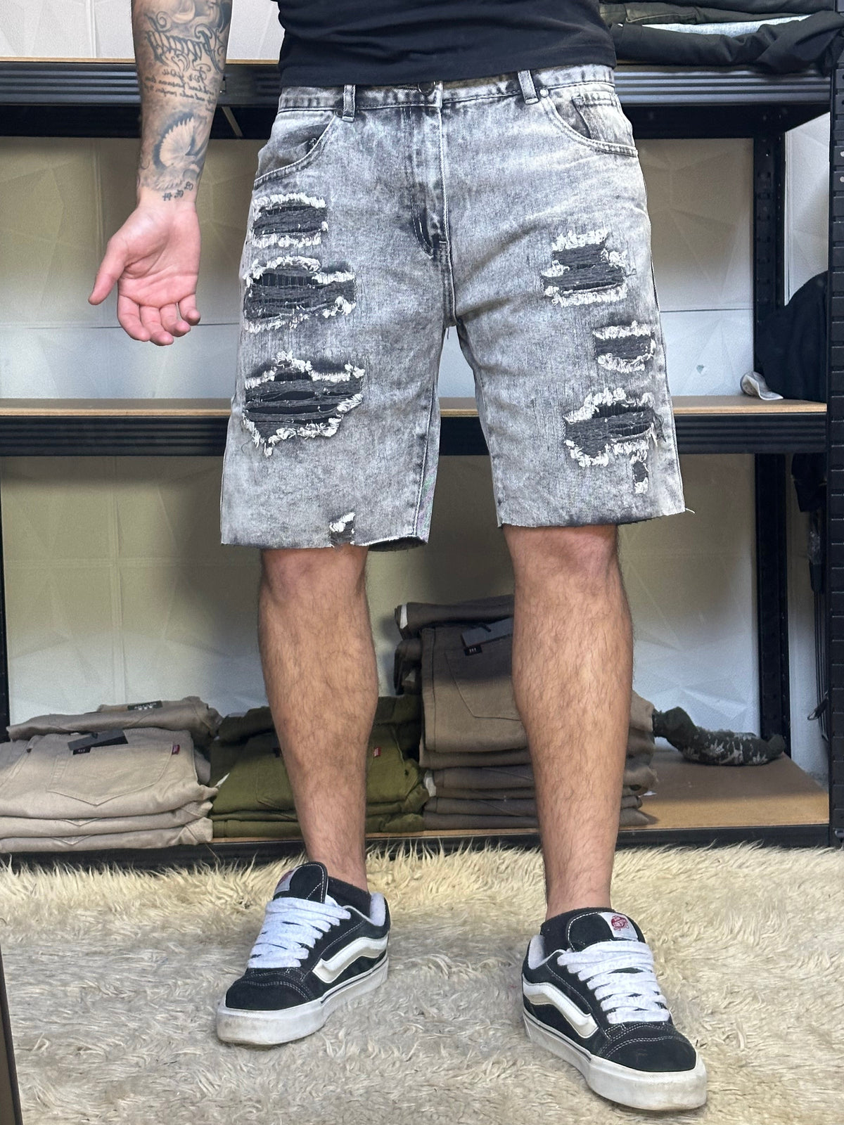 SHORT GRIS RASGADO