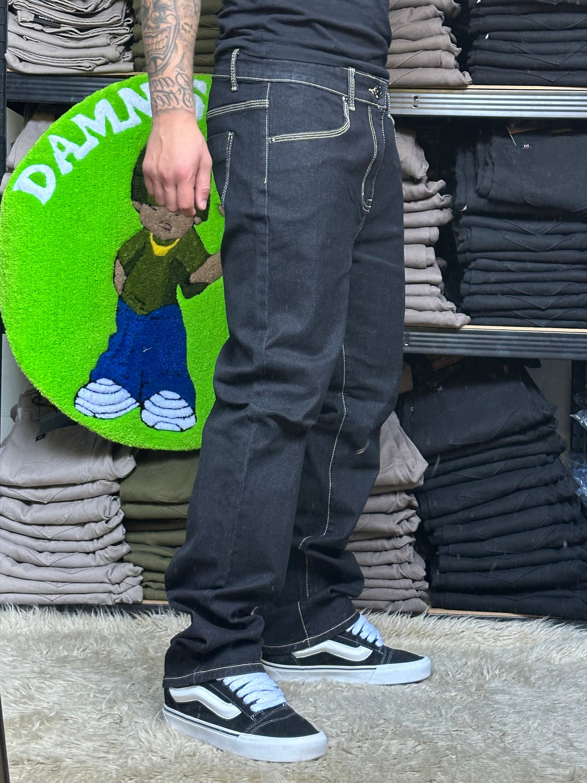 JEANS NEGRO COSTURA CLÁSICO