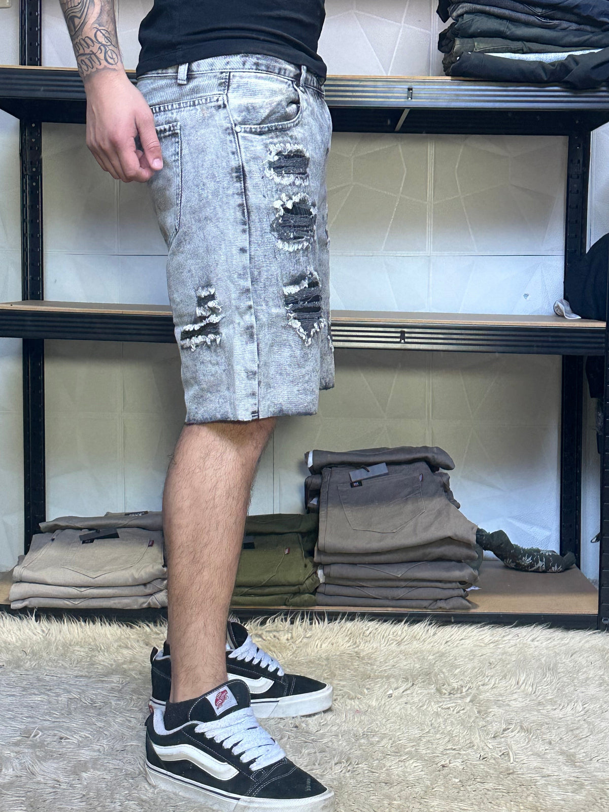 SHORT GRIS RASGADO