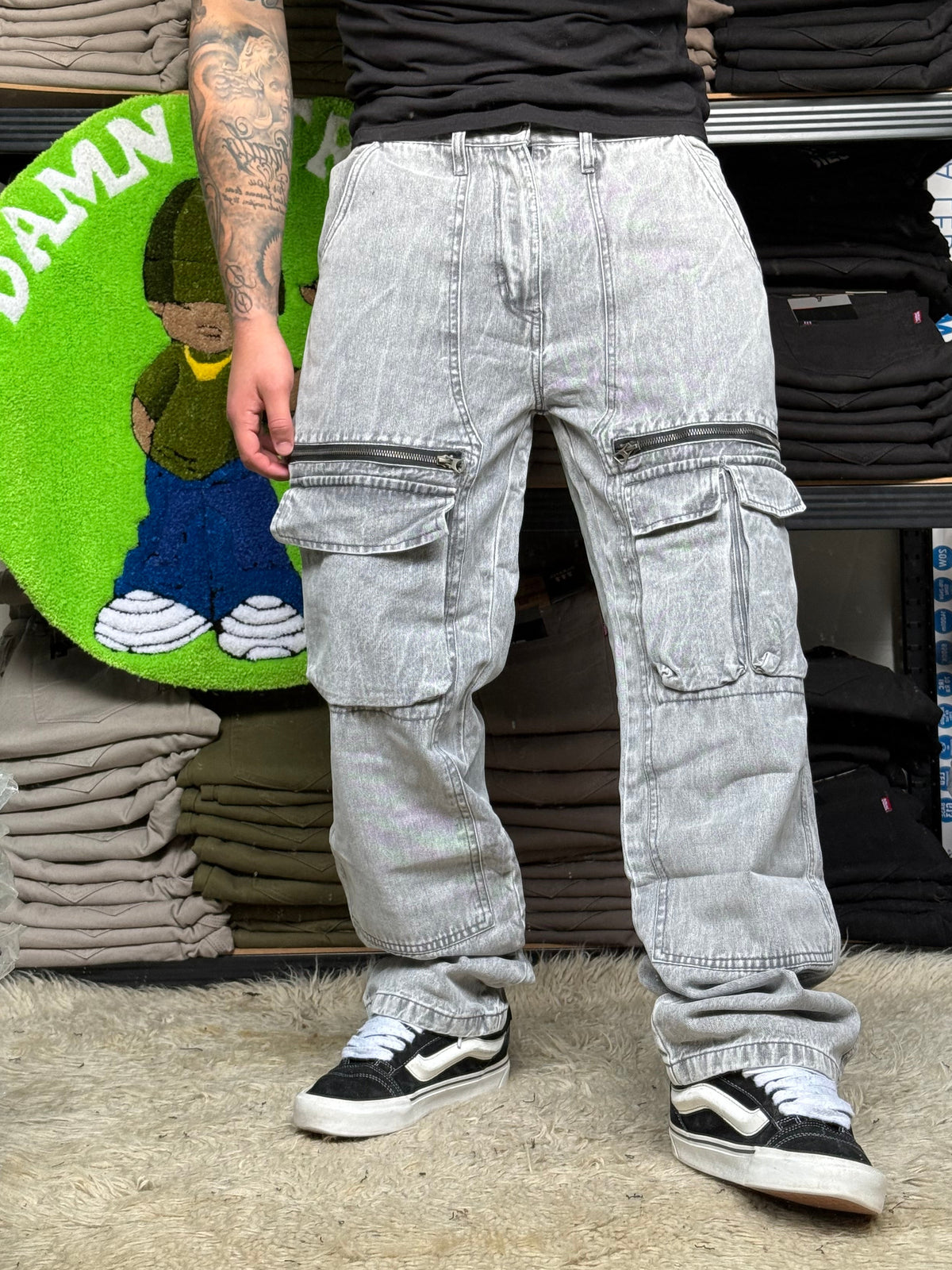 JEANS CARGO GRIS