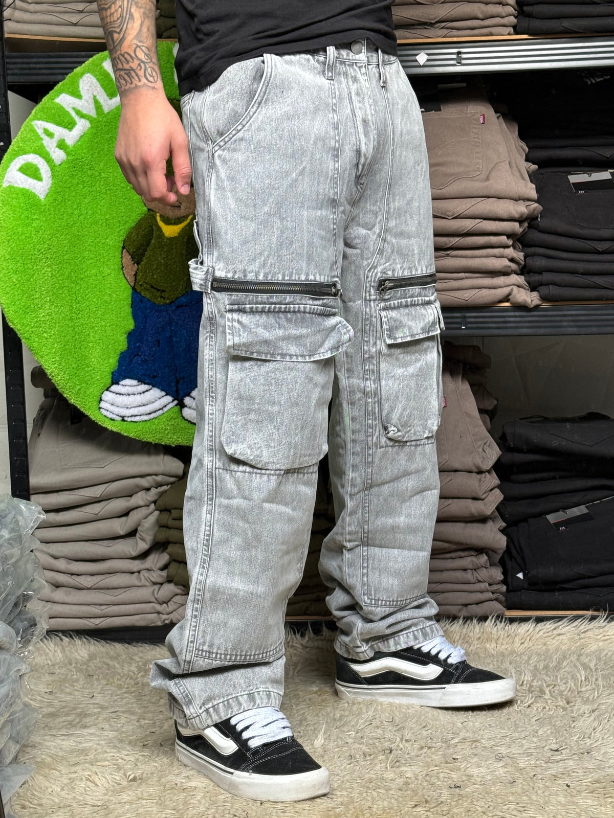 JEANS CARGO GRIS